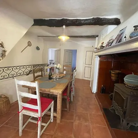 Maison De Village Peret Exterior photo