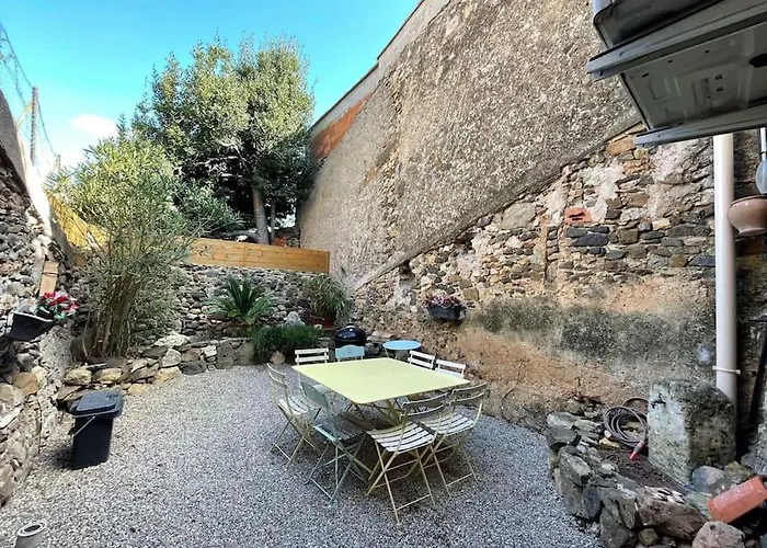 Maison De Village